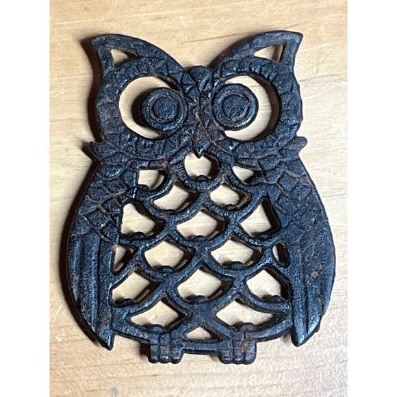 Vintage Cast Iron Mini Trivet - Owl - 3” x 4” - Made in Taiwan Birds. Kitchen - Picture 1 of 4